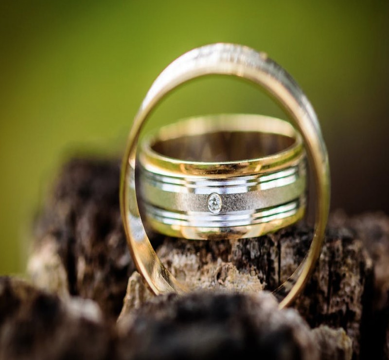 How To Choose The Perfect Yellow Gold Wedding Band