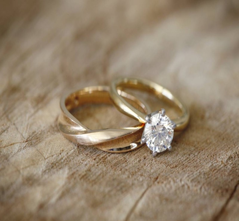 The Complete Guide to Buying Engagement Rings