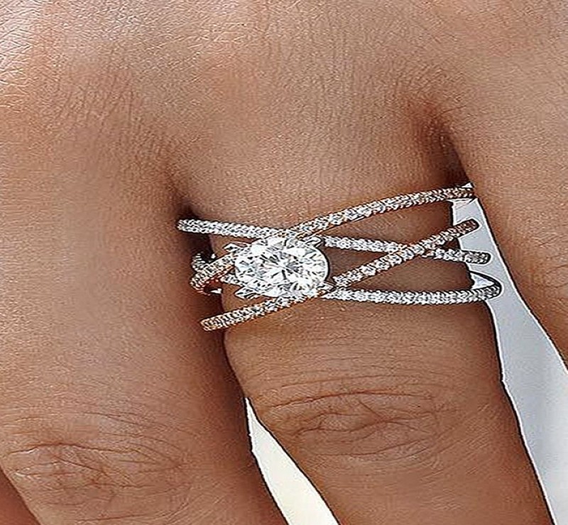 Your Comprehensive Guide to Buying Engagement Rings Online