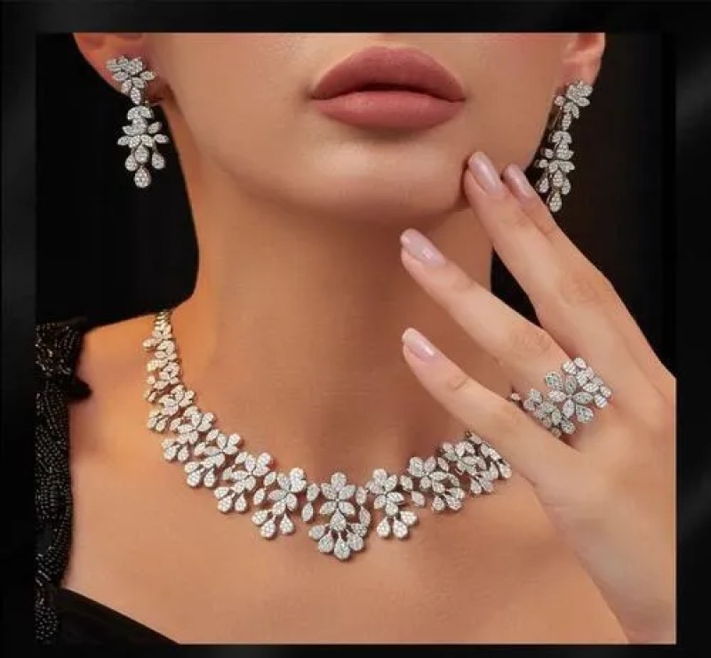 Visit the Diamond District Store to shop for jewelry conveniently online