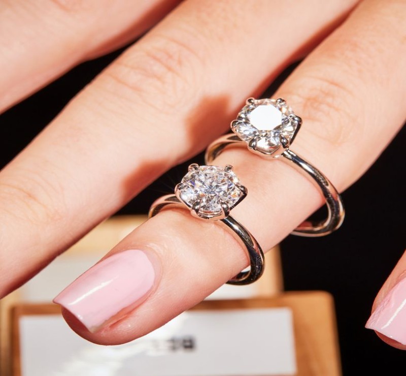 Prominent Trends in Women's Engagement Ring Designs