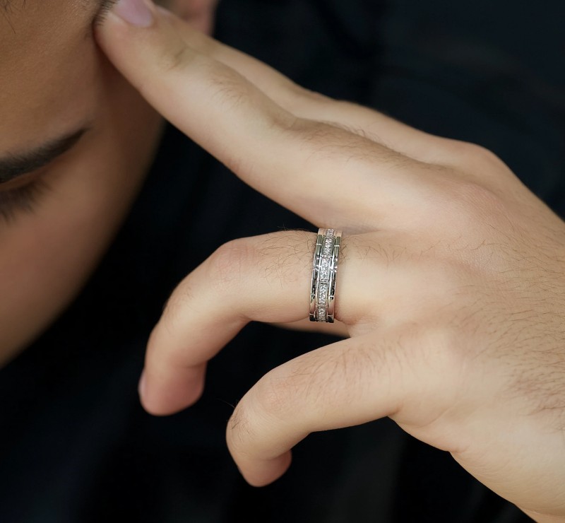 Find the Perfect Men's Diamond Wedding Rings for Your Big Day