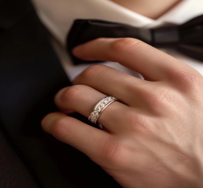 The Increasing Popularity of Men's Diamond Wedding Bands