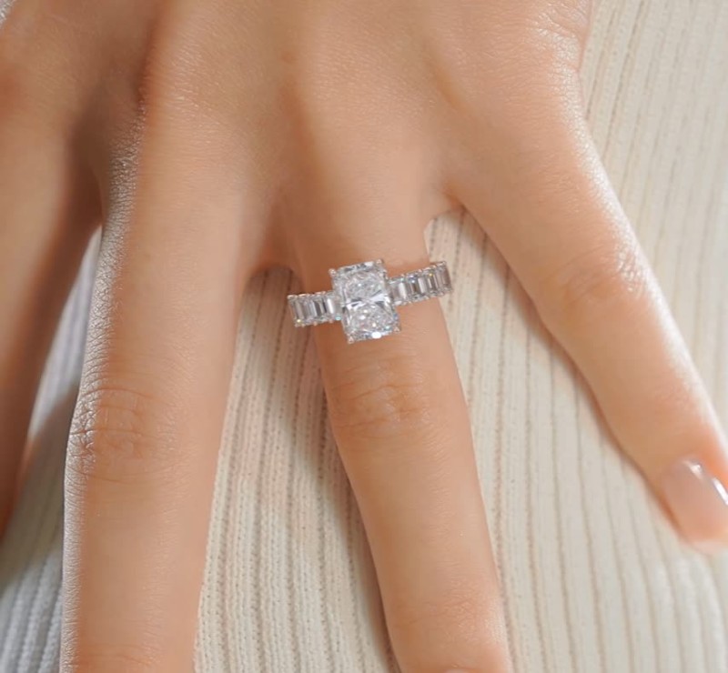 Navigating the World of Online Engagement Ring Retail